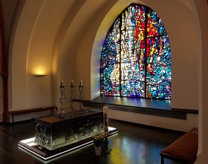 성 아놀드 얀센의 무덤2_photo by Kleon3_in the church of St Michael in Steyl_Netherlands.jpg